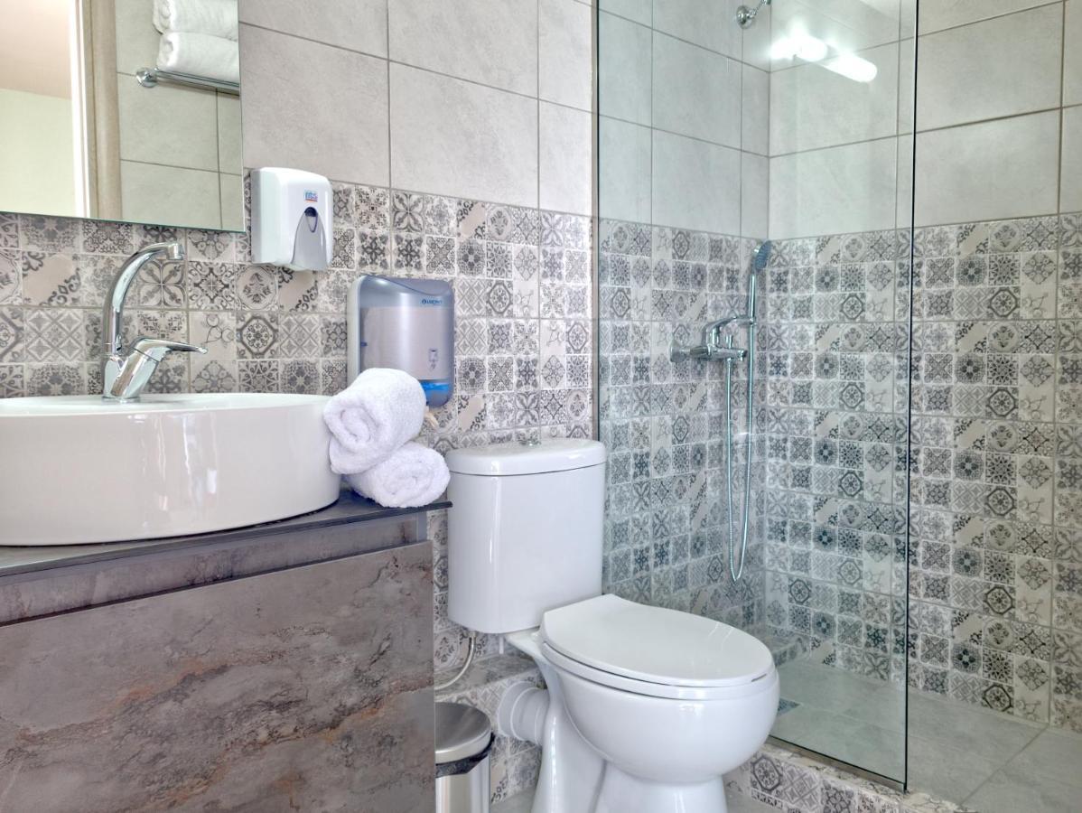 Epipleon Luxury Suites -102- Δωμάτιο 45Τμ Με Βεράντα 35Τμ Μπροστά Στη Θάλασσα Nafpaktos Exterior foto